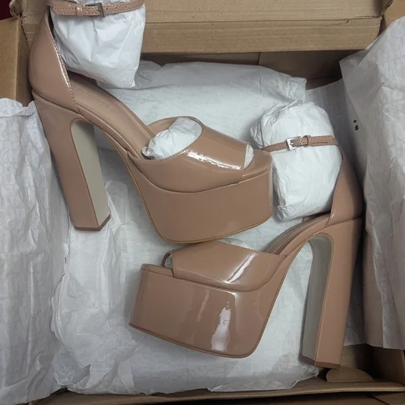 Nightfall Blush Patent Platform By Steve Madden - Picture 4 of 9